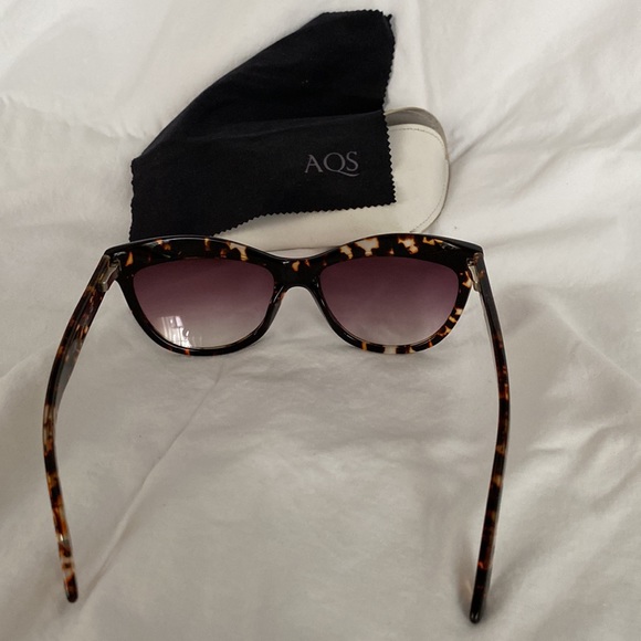 Aquaswiss (AQS) sunglasses and case. - Picture 4 of 4